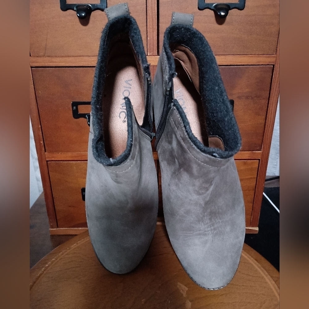Vionic Boots Joslyn Womens 7 Gray Suede Side Zip Orthotic Ankle Booties - Picture 4 of 7